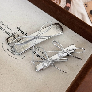 Silver leather pearl heart hair clip set with bow and pendant in a decorative box