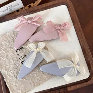 Lot de quatre barrettes à cheveux style ballet roses et bleu-gris avec nœuds en organza