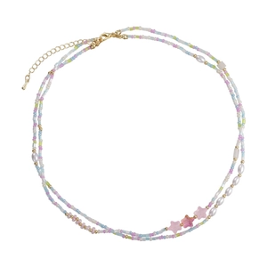 Collana a doppio strato con perline colorate, ciondolo stella rosa e chiusura oro