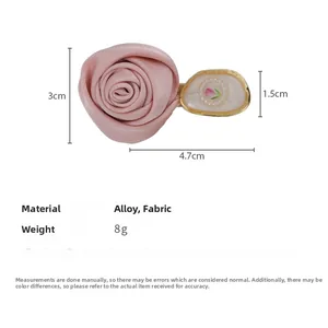 Detail view of 4.7cm pink rose hair clip with dimensions and pearl accent decoration