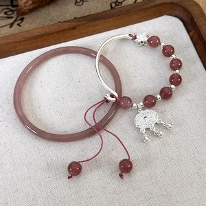 Bracelet élégant style chinois avec muguet, pierre œil de chat et pendentif serrure ruyi
