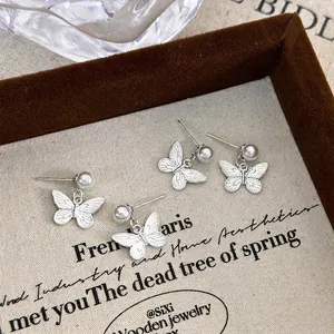 Elegant Butterfly Artificial Pearl Stud Earrings Alloy Faux Artificial Pearl Vintage Aesthetic Delicate Jewelry Accessory For Women