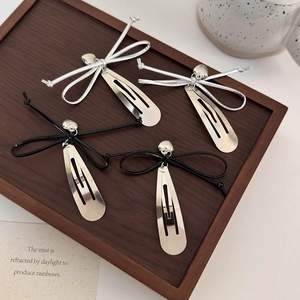 Set de barrettes à cheveux avec nœuds argentés, pendentifs cœur et rubans tissés