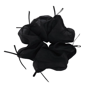 Elastico per capelli in mesh nero stile francese con fiocchi neri su fondo bianco