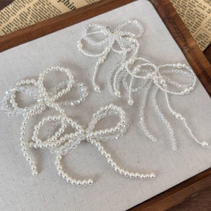Charm's élégants en perles et cristaux en forme de nœud pour baskets et accessoires mode