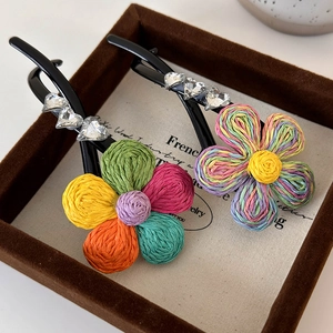 Barrettes à fleurs en paille tissées arc-en-ciel avec strass en cristal en forme de cœur