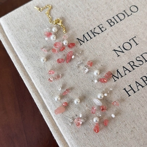 Pink natural stone and white pearl beaded necklace with gold lobster clasp