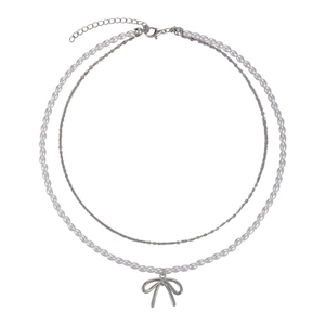 Collana a doppio strato di perle con ciondolo a fiocco argento dal design elegante e sobrio