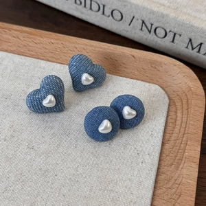 Vintage denim heart and round stud earrings with white heart pearls in wooden tray