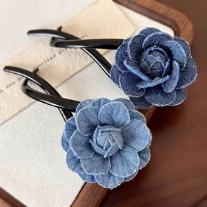 Pince à Cheveux Fleur en Jean Vintage pour Femmes Élégante Rose Bleue Twist Banana Clip Accessoire Cheveux en Tissu Fait à la Main