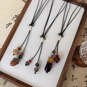 Collier artisanal en céramique avec cordon tressé et perles dans un style chinois rétro