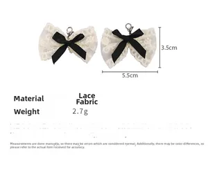 Détails du bijou de chaussure en dentelle avec dimensions 5.5cm x 3.5cm et texture