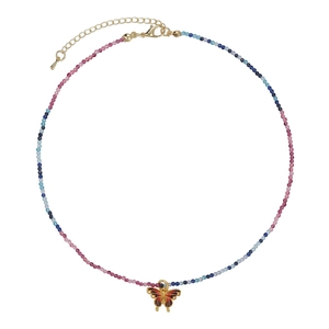 Collier de perles colorées avec pendentif papillon et fermoir doré ajustable