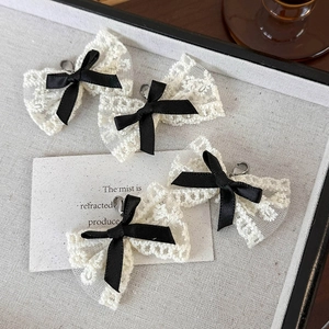 Lot de 4 clips de chaussures en dentelle blanche et ruban noir pour décoration basket
