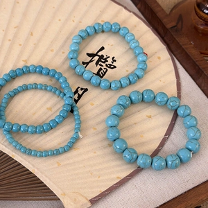 Bracelets en perles turquoise pour femmes avec textures naturelles et perles vertes