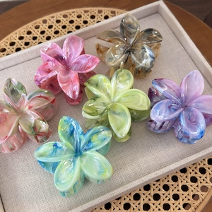 Pinze per capelli a fiore colorate in acetato con trama marmorizzata in varie tonalità