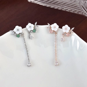 Elegant asymmetric 925 silver flower earrings with shell petals and zircon crystals