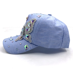 Casquette de baseball lilas avec strass papillon 3D colorés et décorations de gemmes