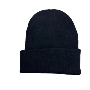 Bonnet en maille côtelée noire classique pour la chaleur hivernale et le style quotidien