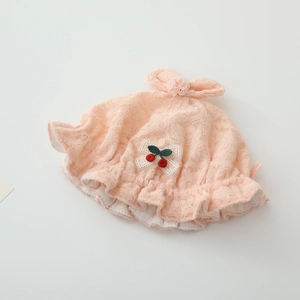 Bonnet princesse bébé en dentelle rose avec maille florale et nœud de cerise décoratif