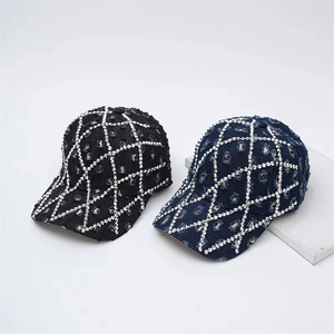 Cappellini da baseball in denim invecchiato con strass in nero e blu scuro