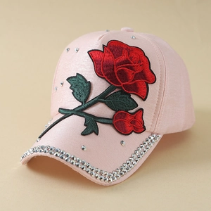 Berretto da baseball rosa da donna con ricamo di rosa e strass lucidi per l'esterno