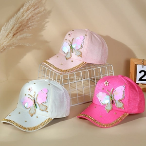 Casquette de baseball brillante avec papillon en paillettes et strass en rose