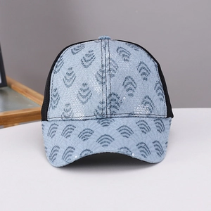 Berretto da baseball con paillettes blu con motivo e rete traspirante da donna