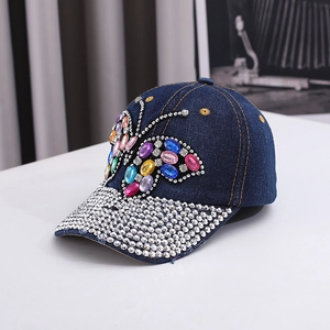 Casquette denim bleue avec papillon en strass colorés et visière argentée brillante