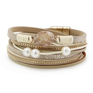 Detailansicht Boho-Armband mit Magnetverschluss, Perlen und rosa Druzy-Stein-Elementen