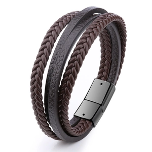 Pulsera de cuero marrón oscuro trenzado multicapa para hombre con cierre magnético negro