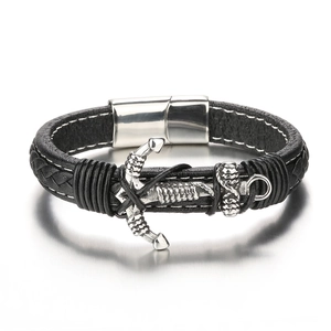 Makroansicht der gewebten Lederstruktur und des polierten Ankers am nautischen Armband