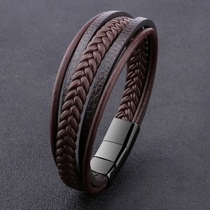 Bracelet en Cuir Tissé à la Main Multicouche pour Hommes Fermoir Magnétique en Acier Inoxydable Bijoux de Mode Européenne