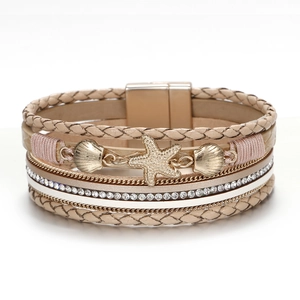 Bracciale Boho in Pelle Artificiale Intrecciata Multistrato per Donna Ciondoli in Lega Stella Marina Conchiglia Strass Chiusura Magnetica
