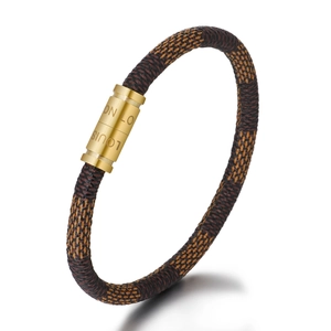 Bruine geruite lederen armband met goudkleurige magnetische stalen sluiting voor koppels