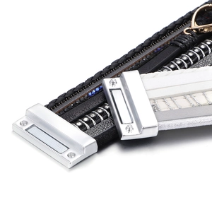 Handgefertigtes mehrlagiges Lederarmband im Ethno-Stil mit Magnetverschluss und Strass