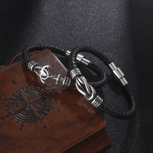 Herren Vintage Anker Armband aus schwarzem geflochtenem Leder mit nautischen Kompass Details