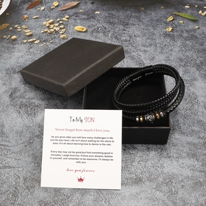 Mehrlagiges Lederarmband für Herren mit graviertem Magnetverschluss und Geschenkkart