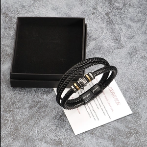 Herren Lederarmband mit graviertem Magnetverschluss, inklusive Geschenkbox und Grußkarte