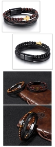 Dettaglio di bracciale multistrato in pelle con perline occhio di tigre e ciondolo croce
