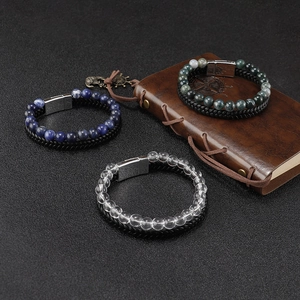 Heren dubbellaagse armband met natuurstenen kralen en een magnetische metalen sluiting