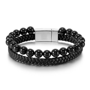 Herenarmband met dubbele laag zwarte kralen en gevlochten leren koord design