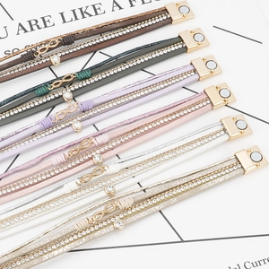 Mehrlagige Lederarmbänder im Boho-Stil mit Unendlichkeitssymbol und Magnetverschluss