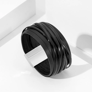 Bracelet multicouche en cuir noir avec paillettes et fermoir magnétique en acier