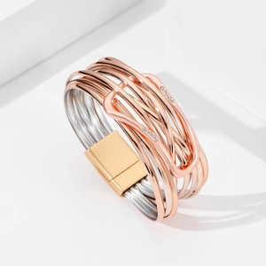 Bracelet multicouche en métal mélangé or rose et argent avec fermoir magnétique