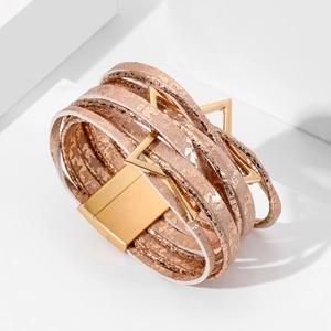 Bracelet bohème multicouche en cuir avec étoiles et fermoir magnétique doré brillant