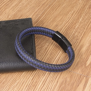 Bracelet tressé en cuir bleu et noir pour homme avec fermoir magnétique en métal poli