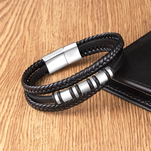 Bracciale multistrato in pelle intrecciata da uomo con chiusura magnetica in acciaio