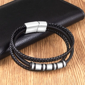Bracciale multistrato in pelle intrecciata da uomo con chiusura magnetica argento