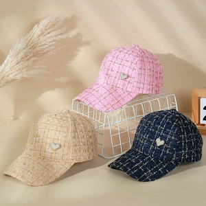 Outdoor breathable tweed baseball caps for women with heart-shaped pearl accents